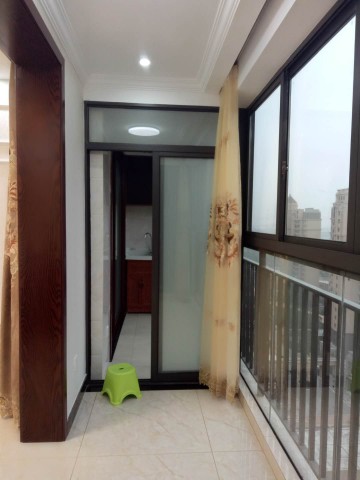 時(shí)尚典雅簡(jiǎn)歐110平二居室陽臺(tái)裝修效果圖