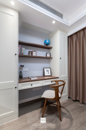 荷瀾庭現(xiàn)代簡(jiǎn)約三居室書房裝修實(shí)景案例