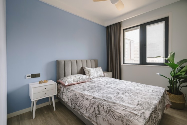 現(xiàn)代簡(jiǎn)約風(fēng)格三居室臥室裝修效果圖